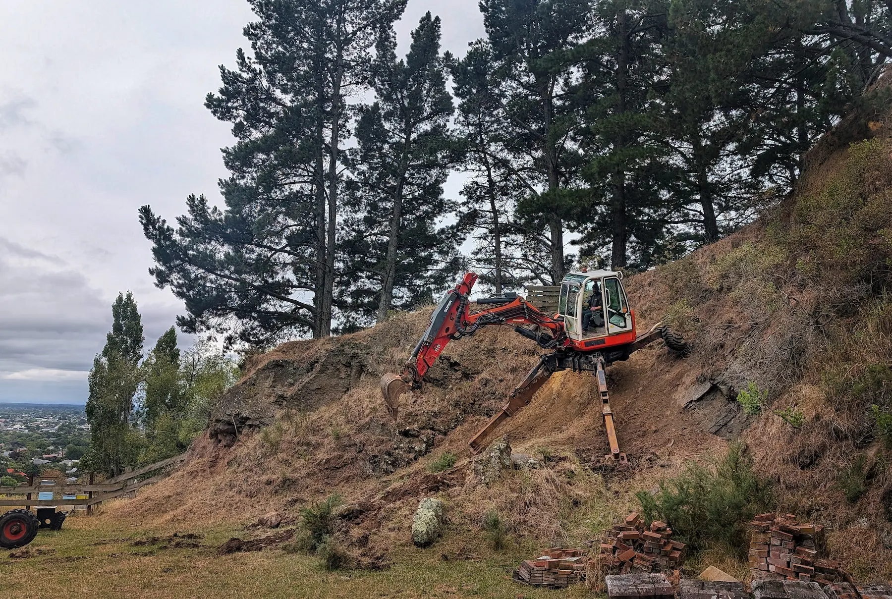 Spider digger operating on a steep quarry front